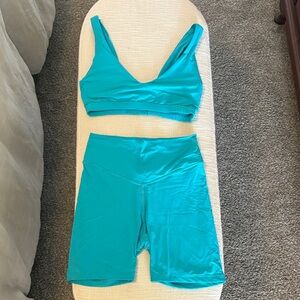 V-Neck Teal Support Sports Bra with Matching High-Waist Bike Shorts
